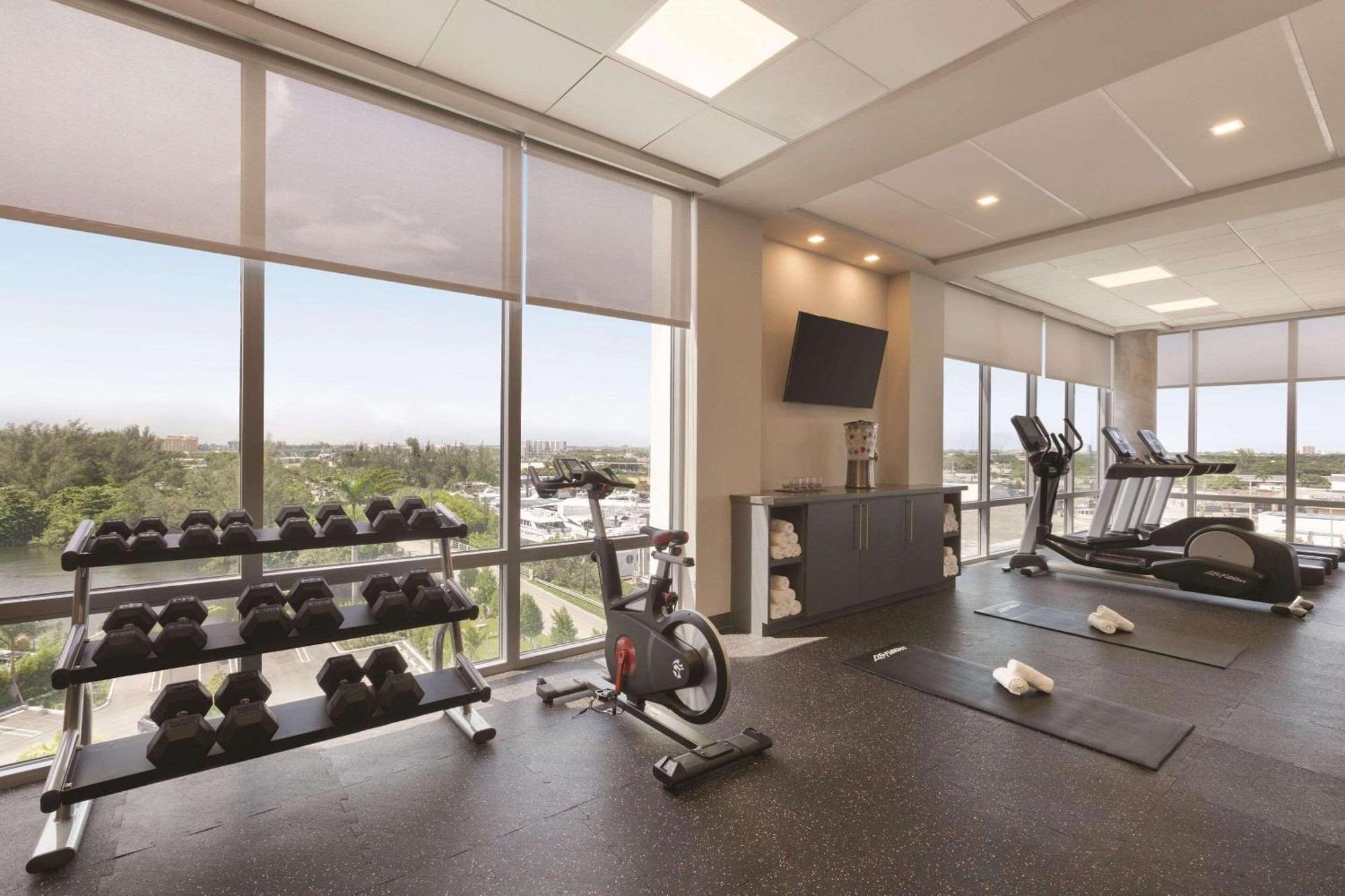 Radisson Red Airport Miami