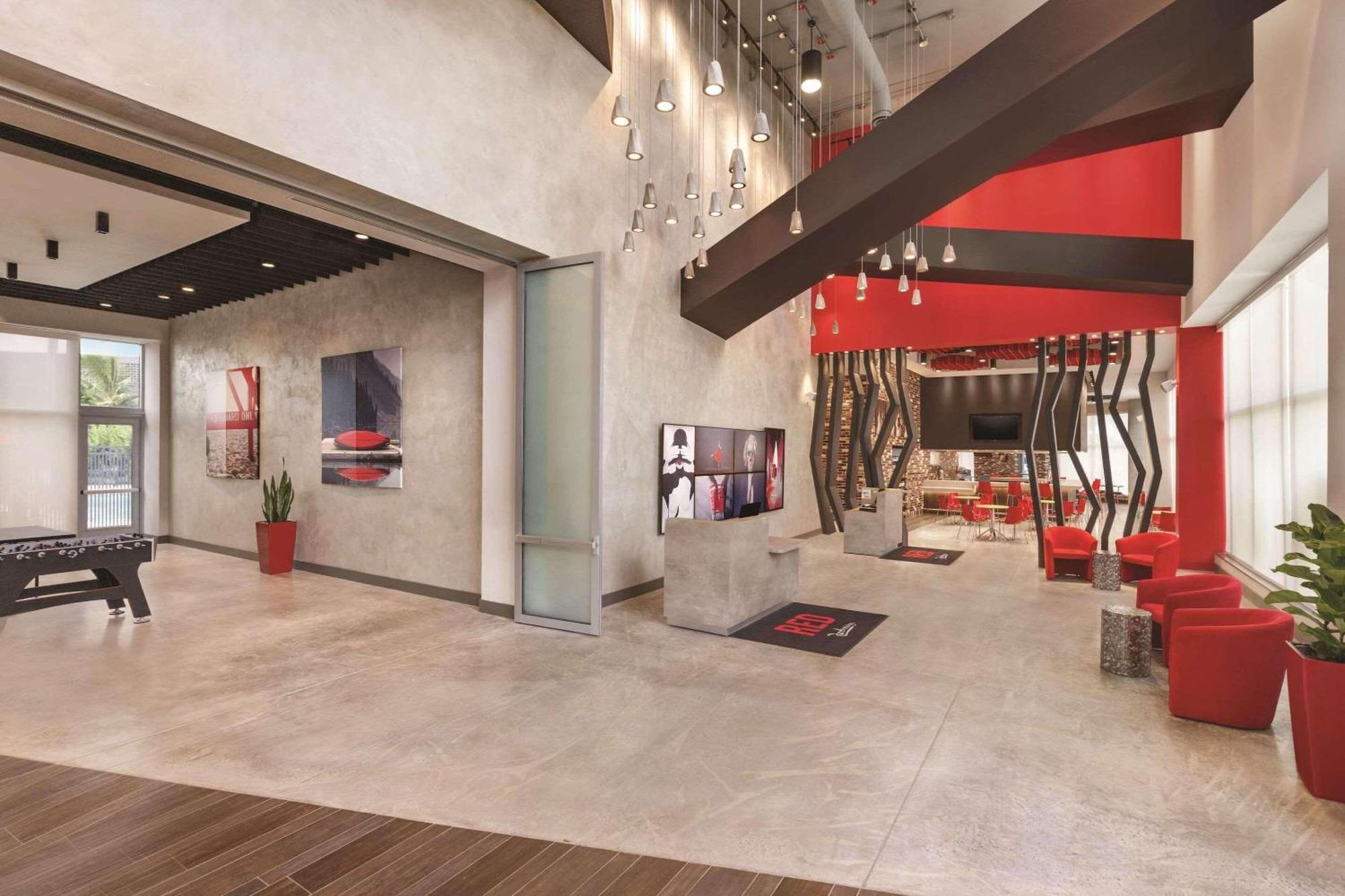 Radisson Red Miami Airport Hotel