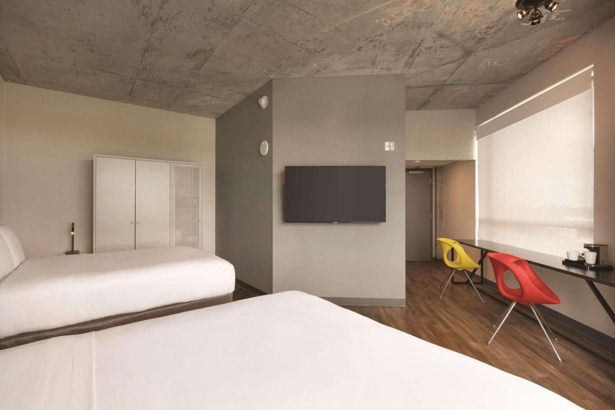 Radisson Red Miami Airport Hotel 3*